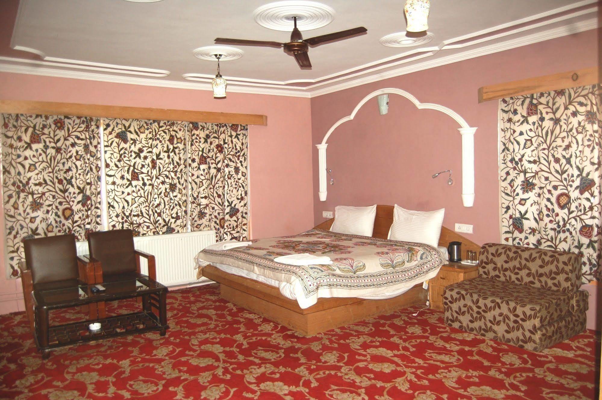 Pahalgām Hotel Paradise Inn מראה חיצוני תמונה