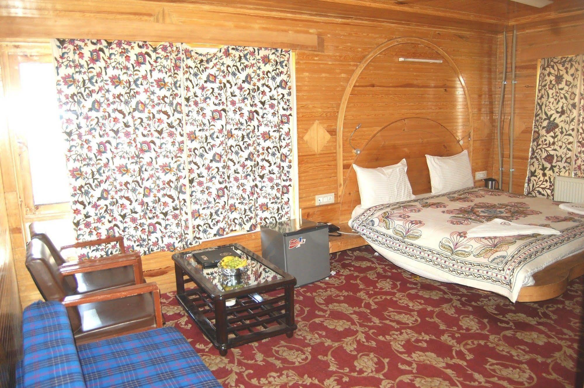 Pahalgām Hotel Paradise Inn מראה חיצוני תמונה